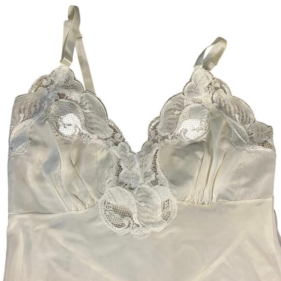 Vintage Lady Lynne white Lace Full Slip Dress Size M  Nylon Lingerie Pinup Style - Picture 2 of 8